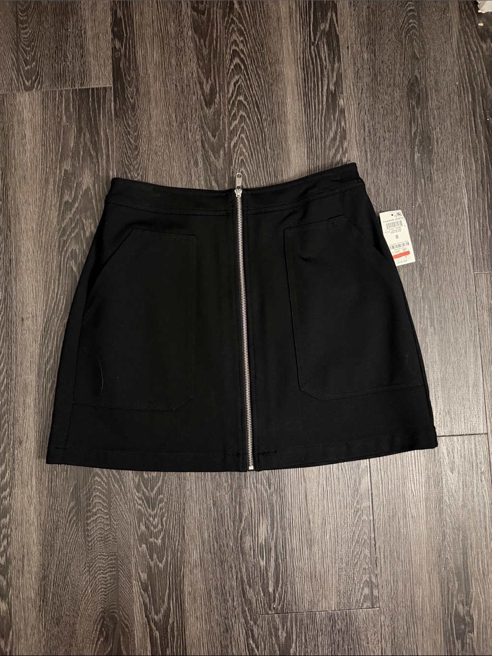 NWT, Bar III Black Zip-Front Women's Skirt with pockets. Size 8